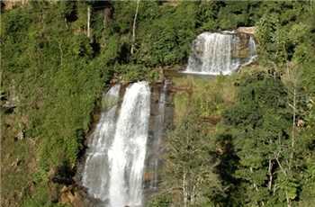Cachoeira Vovó Lúcia, em Ibitirui